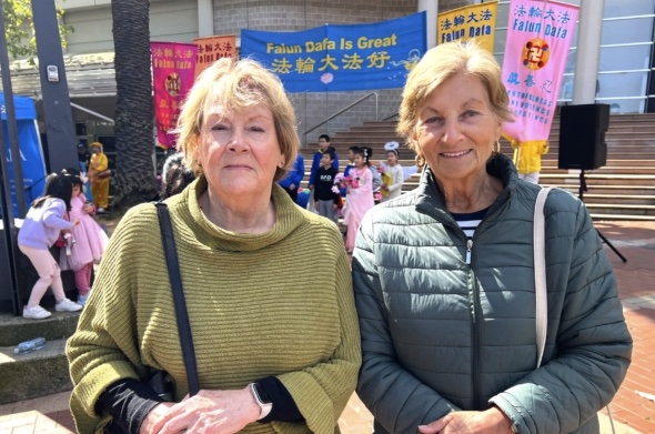 Falun Dafa practitioners at Dandenong Square