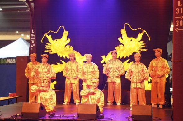 Falun Dafa waist drum performance at the night market