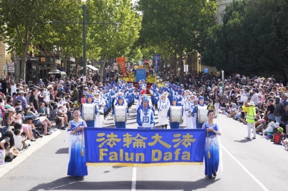 Falun Dafa group at Bendigo Easter Parade 2026