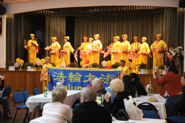 Falun Dafa practitioners perform a spectacular waist drum routine on stage