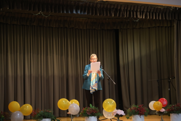 The host introduces the programme at the Falun Dafa Culture Festival