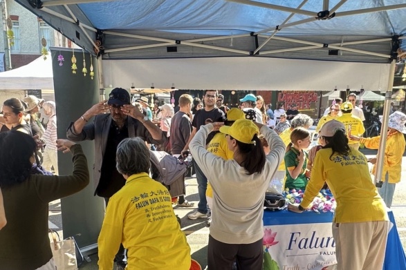 Falun Dafa stall at Glenferrie Festival 2026