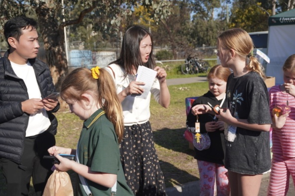 More visitors talking with practitioners